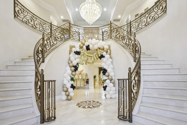 Building Photo - 5344 Leghorn Ave