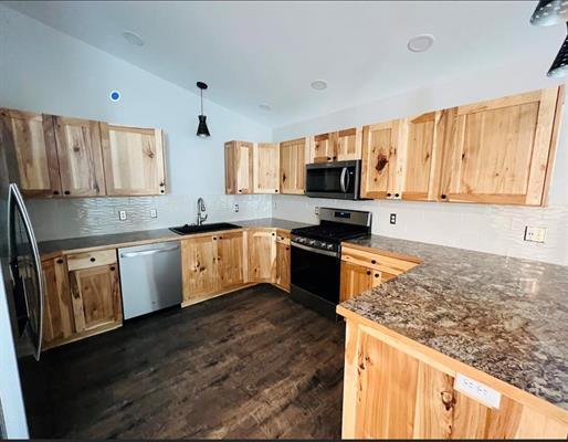 Building Photo - 403 Walnut Ct