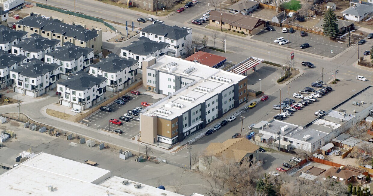 Lynwood Senior Apartments 5660 E Atlantic Pl Denver, CO Apartments