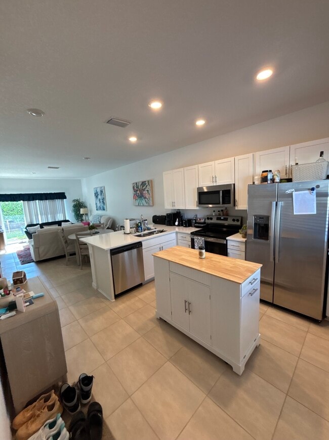 Building Photo - 8593 Daybreak St