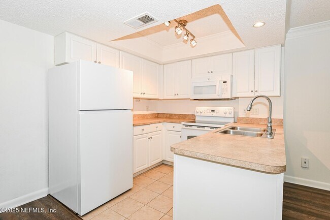 Foto del edificio - 100 Fairway Park Blvd