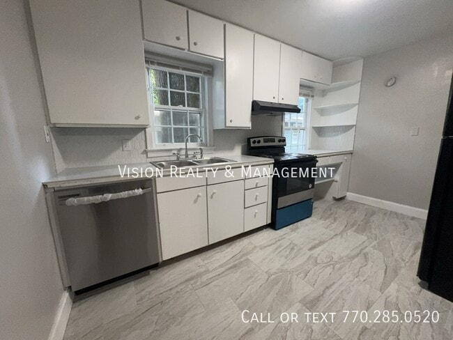 Foto del edificio - 121 Howell Rd