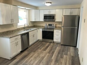 Building Photo - 7404 Oak Post Rd