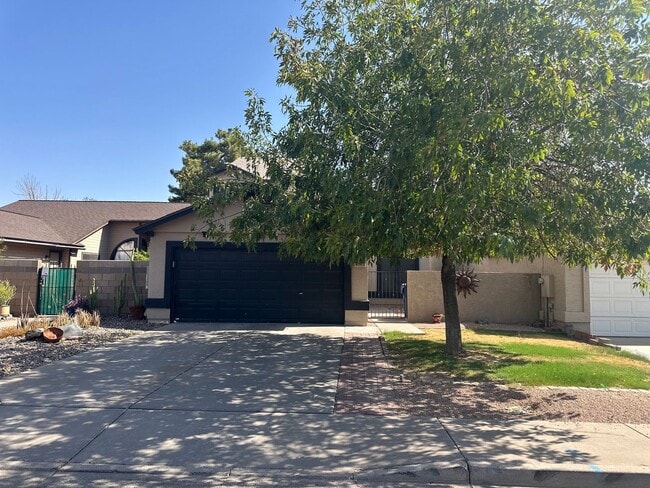 Foto del edificio - Spacious 4-Bedroom Home with Cozy Kitchen ...