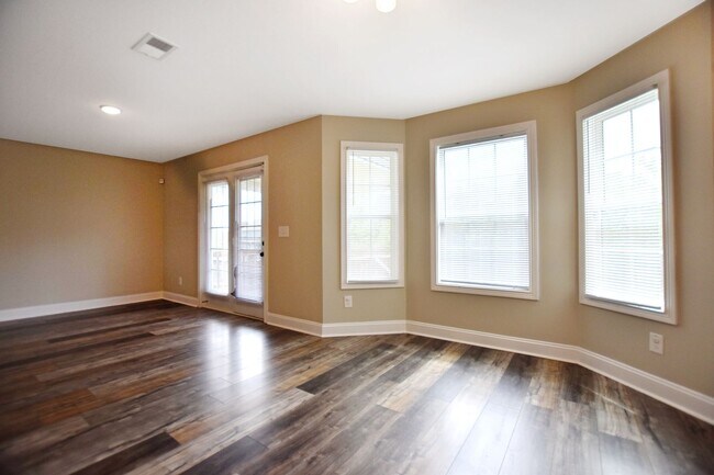 Foto del edificio - Pet Friendly Four Bedroom!