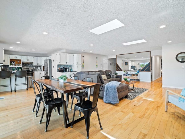 Building Photo - 3581 Mong Ave