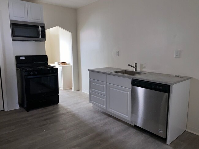 Building Photo - 237 Ella St