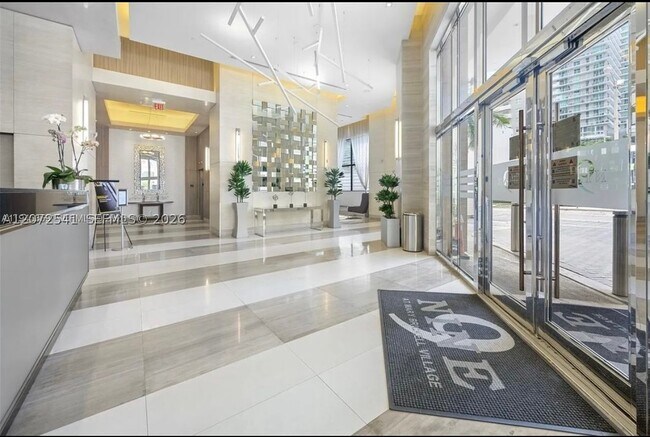 Foto del edificio - 999 SW 1st St