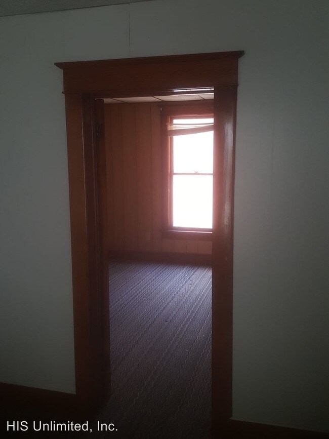 Foto del edificio - 296 E Main St