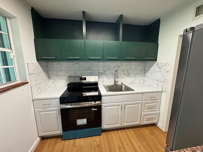 Building Photo - 5765 SW 48th St