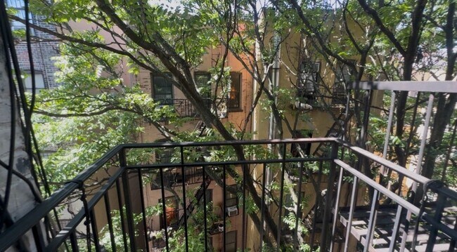 Foto del edificio - 416 E 13th St