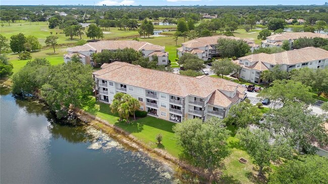 Foto del edificio - 13815 Fairway Island Dr