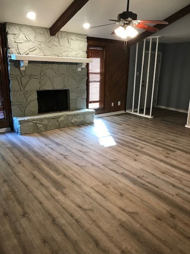 Building Photo - Maumelle Home close to Pine Forest Element...