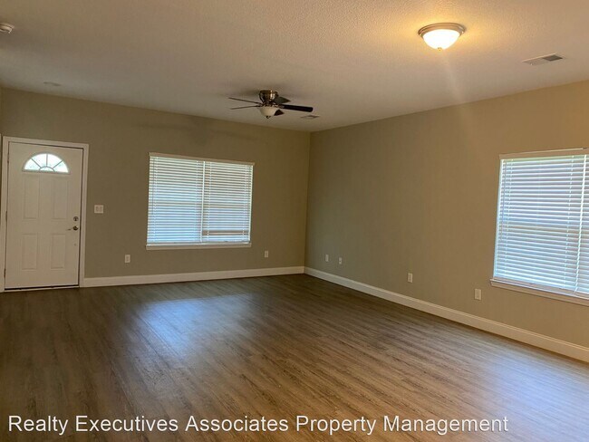 Building Photo - 2 br, 2 bath House - 109 Willow Creek Blvd.