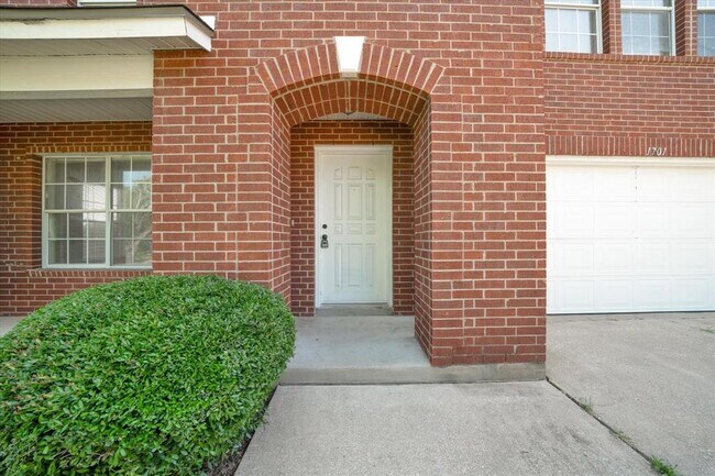 Foto del edificio - 1701 Balsam Way