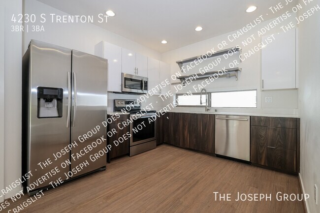 Foto del edificio - 4230 S Trenton St