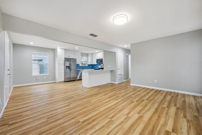 Foto del edificio - 1111 Lawson Ln