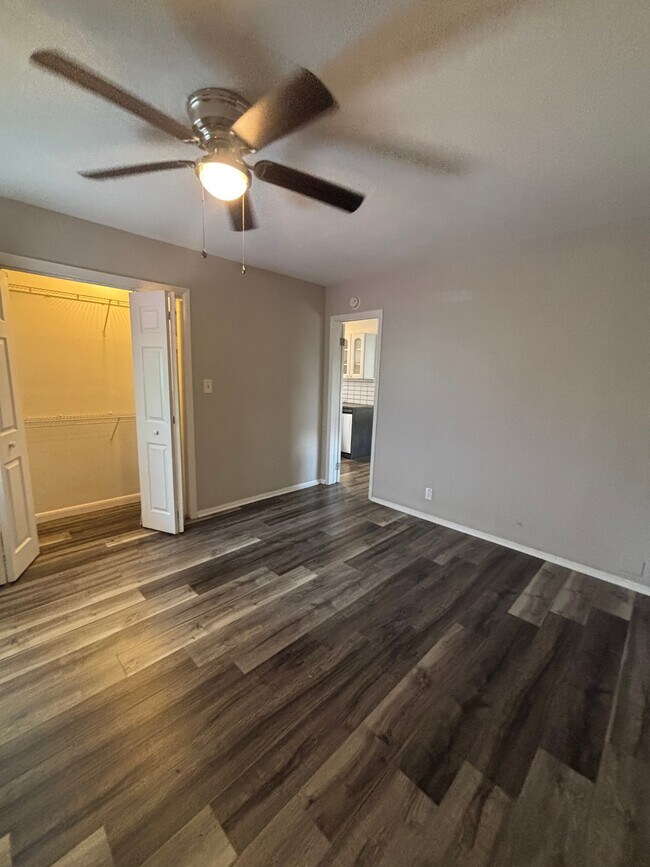 Building Photo - 1 Bed/1 Bath - Unit 12