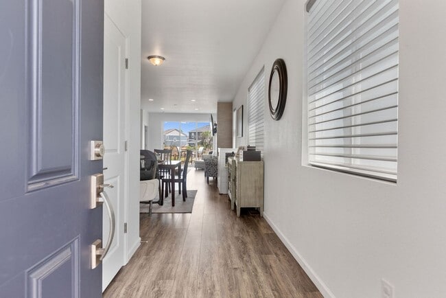 Building Photo - 4 Bedroom, 2 bath in Fort Collins - Backs ...