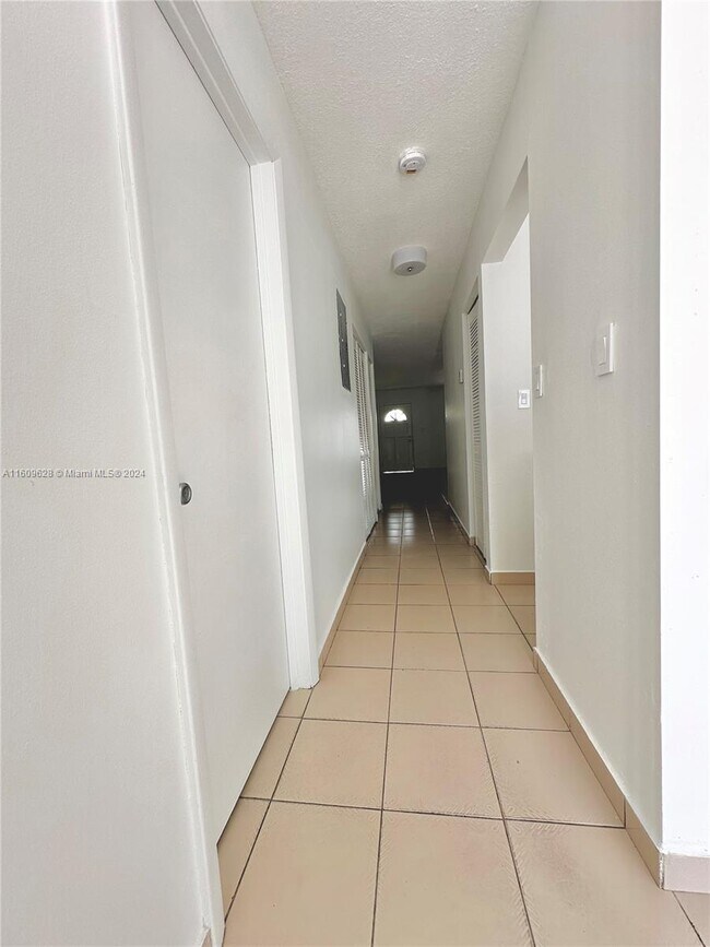 Foto del edificio - 226 SW 95th Pl
