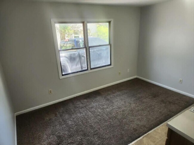 Building Photo - 1614 Tippecanoe Dr