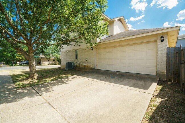 Foto del edificio - 2600 Theresa Blanchard Ln