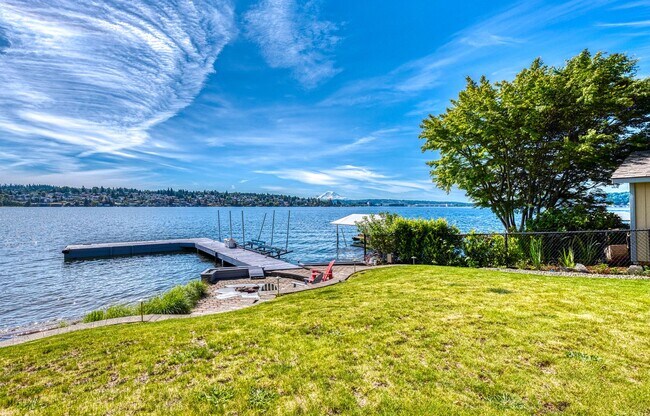 Foto del edificio - Mercer Island Waterfront Home