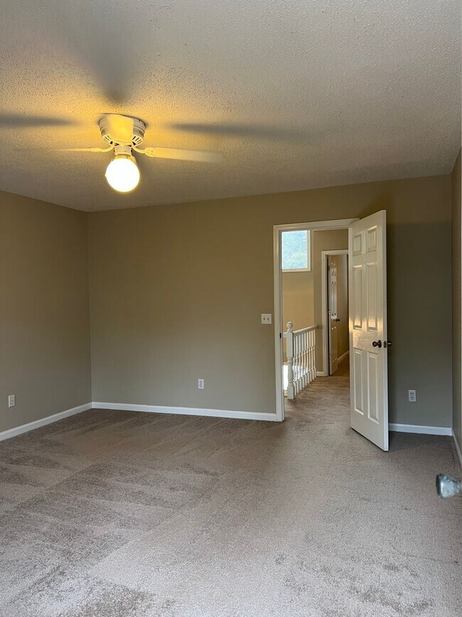 Foto del edificio - 334 Candlebrook Dr