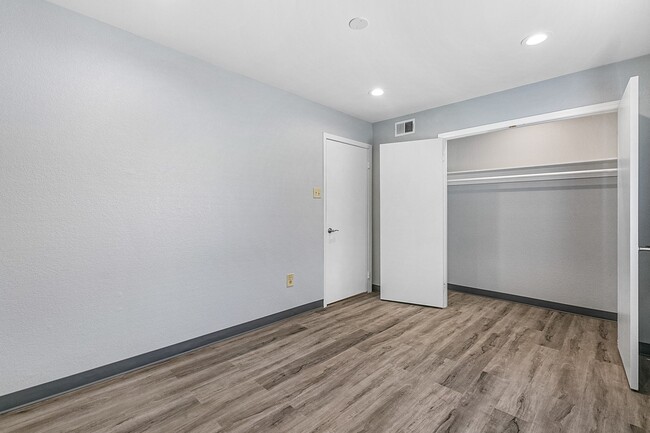 Bedroom Closet - Townebridge Apartments