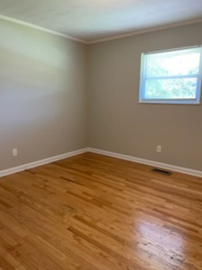 Foto del edificio - 740 Haywood Dr NW