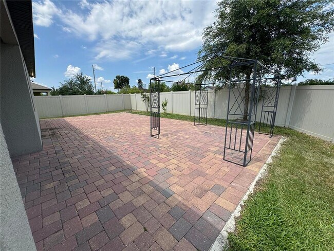 Building Photo - 5300 Pavia Dr