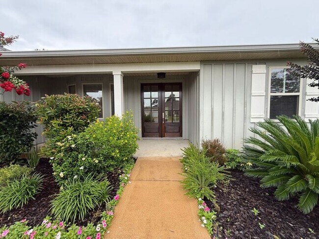 Foto del edificio - Gulf Breeze - 4 bedroom, 2.5 bathroom - lawn care included