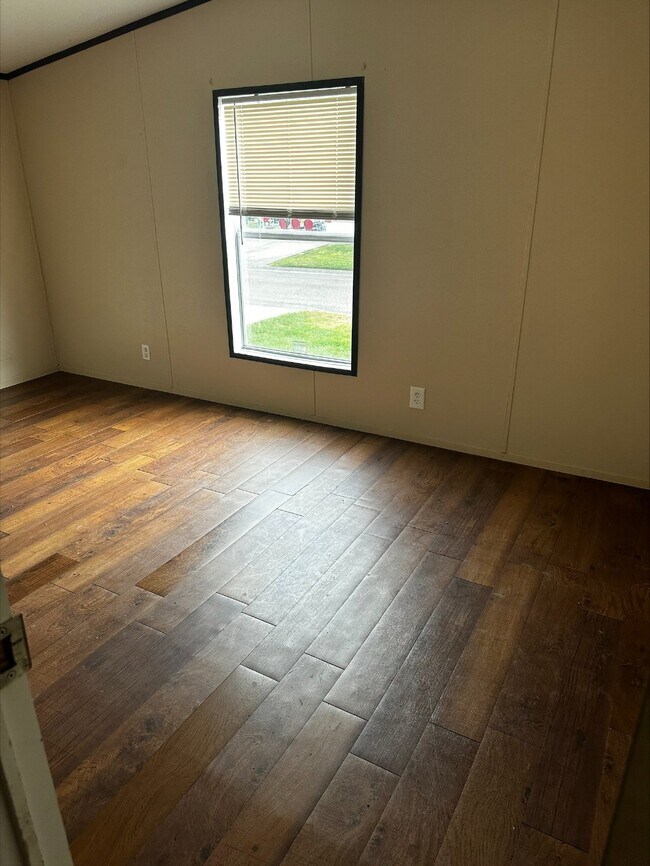 Foto del edificio - 3322 I-69 Access Rd
