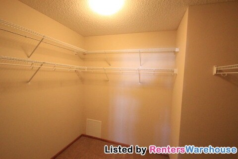Foto del edificio - 11071 Fergus St NE