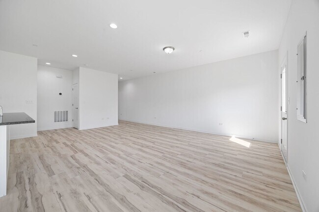 Building Photo - 1214 Gillespie Ln