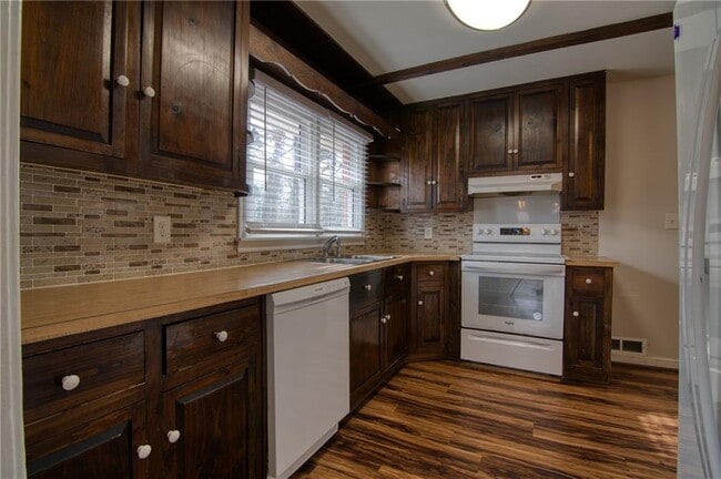 Building Photo - 2232 Old Spring Rd