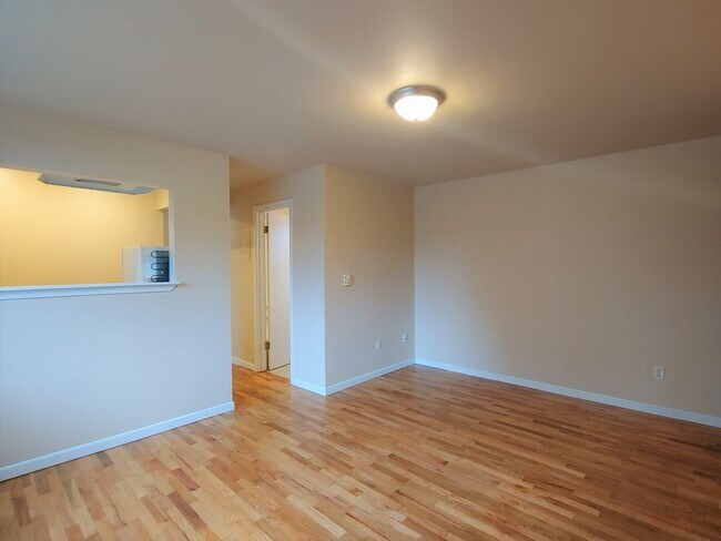 Building Photo - 800 NE 40th St