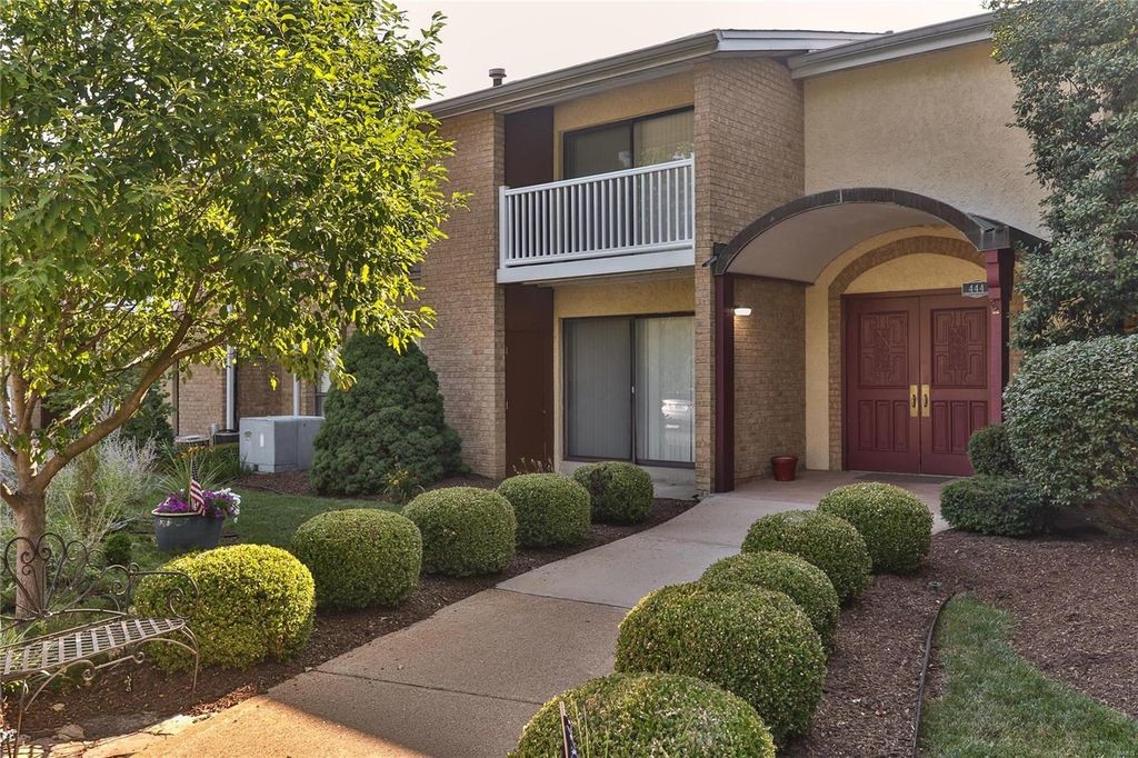 Front entrance - 444 N Clay Ave