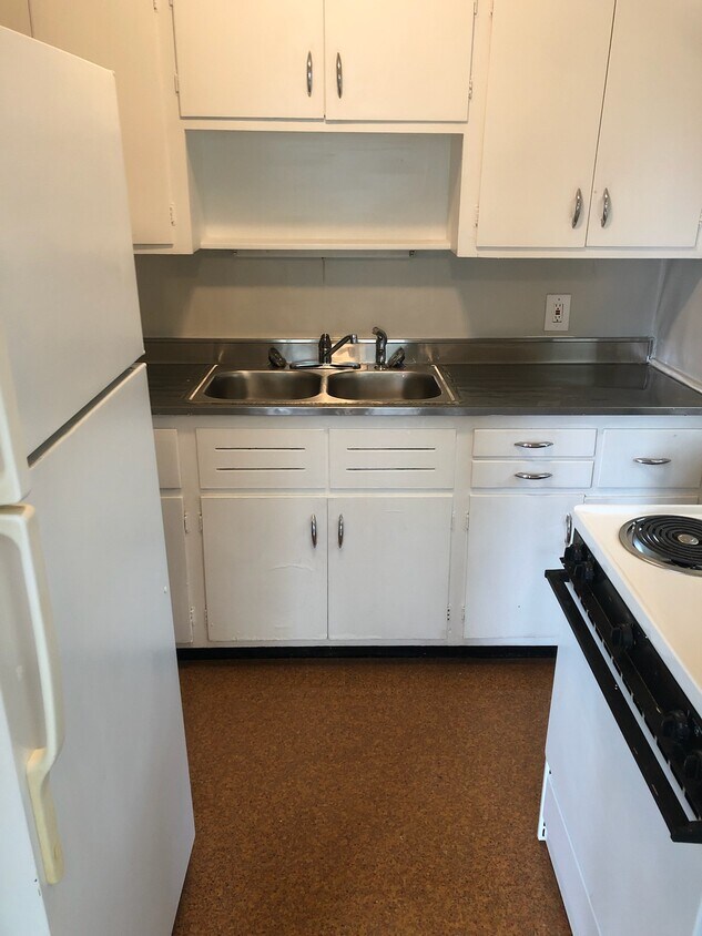 Foto principal - 5739 Montgomery Rd