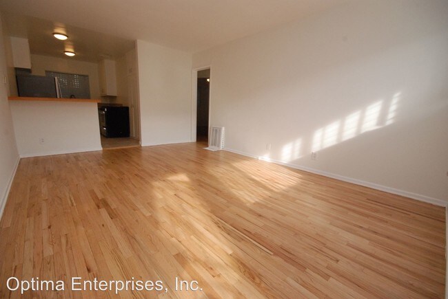 Building Photo - 853 N Formosa Ave