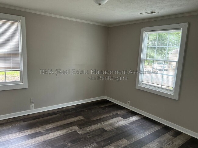 Foto del edificio - 1001 W College St Ext