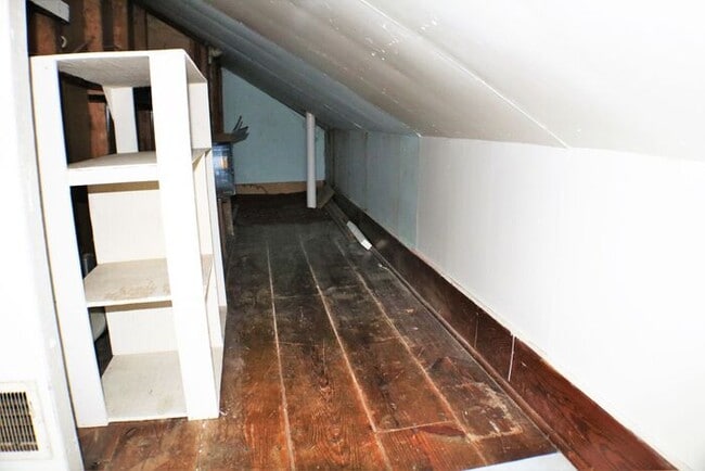 Foto del edificio - $1,300 | 1 Bedroom + Bonus Room, 1 Bathroom 2nd Floor Apartment | Pet Friendly* | Available for A...