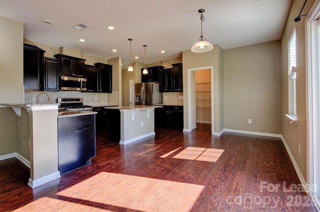 Building Photo - 16125 Hammersmith Farm Dr