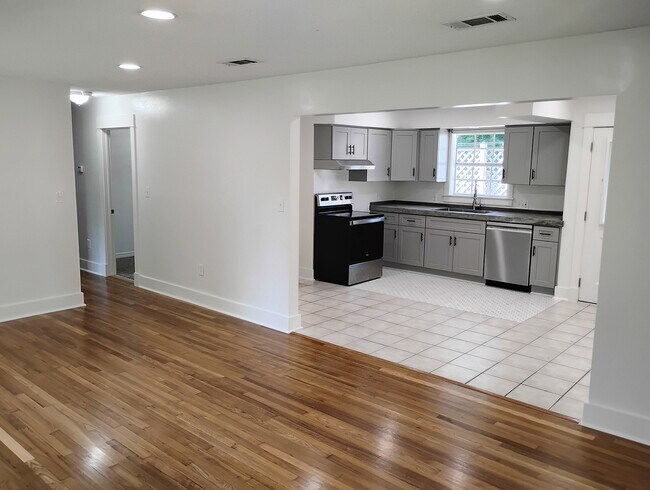 Foto del edificio - 730 Lambert St