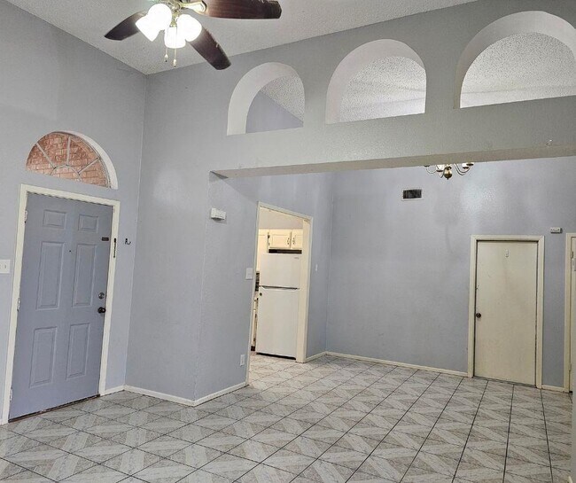 Building Photo - 1420 Glenwood Dr