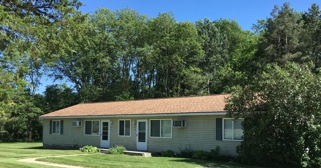 RANCH STYLE 3 BEDROOM DUPLEX FOR LEASE - RANCH STYLE 3 BEDROOM DUPLEX FOR LEASE Townhome