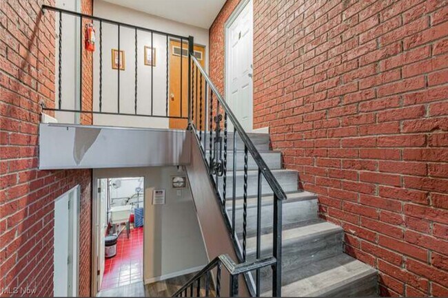 Pasillo - 365 Argyle Ave