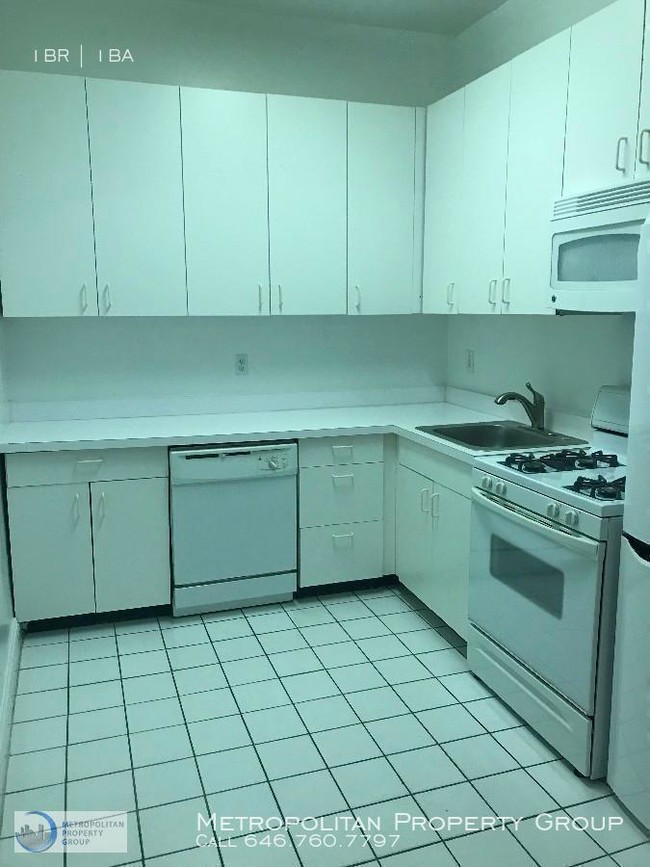 Building Photo - Cozy 1 Bedroom - Midtown West, No Fee!!