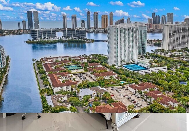 Foto del edificio - 3145 NE 184th St