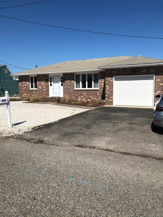 Primary Photo - 508 Middle Branch Dr
